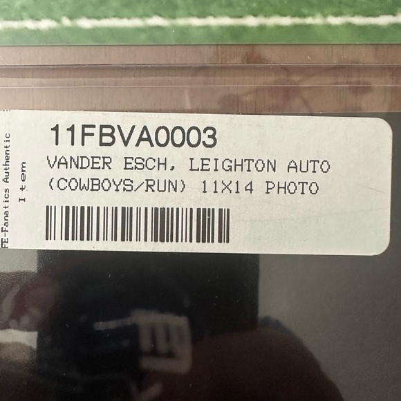 2 Leighton Vander Esch autograph photos (1)16x20 (1) 11x14 fanatics authenticity - Picture 5 of 9